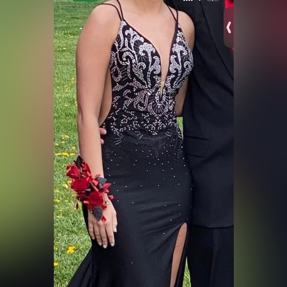 black 2023 prom dress